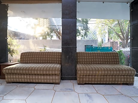 OYO 29389 Delhi Empire