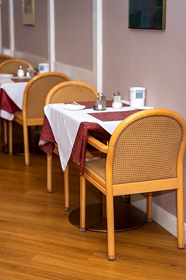 Continental Hotel-Pension