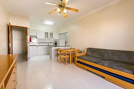 2 BEDROOM APARTMENT WITH LATERAL SEA VIEW(3AD+2CH)