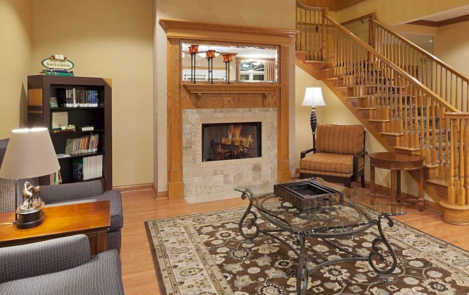 Comfort Inn & Suites Cuyahoga Falls - Akron