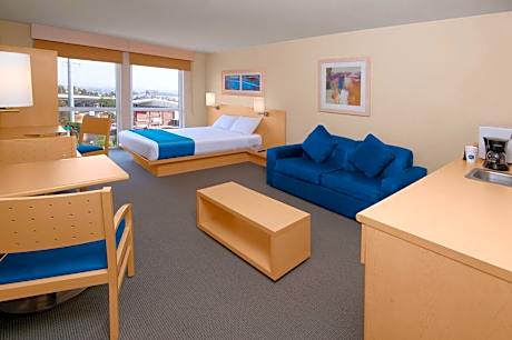 Suite, 1 Queen Bed with Sofa bed (1 Queen Bed and 1 Double Sofa Bed)