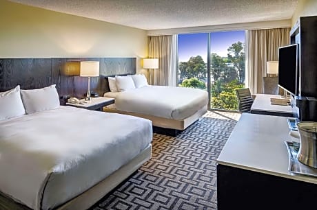 2 Queen Beds Hearing Accessible