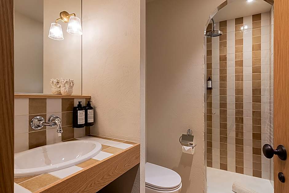 Photo 1 of 2 of Suite