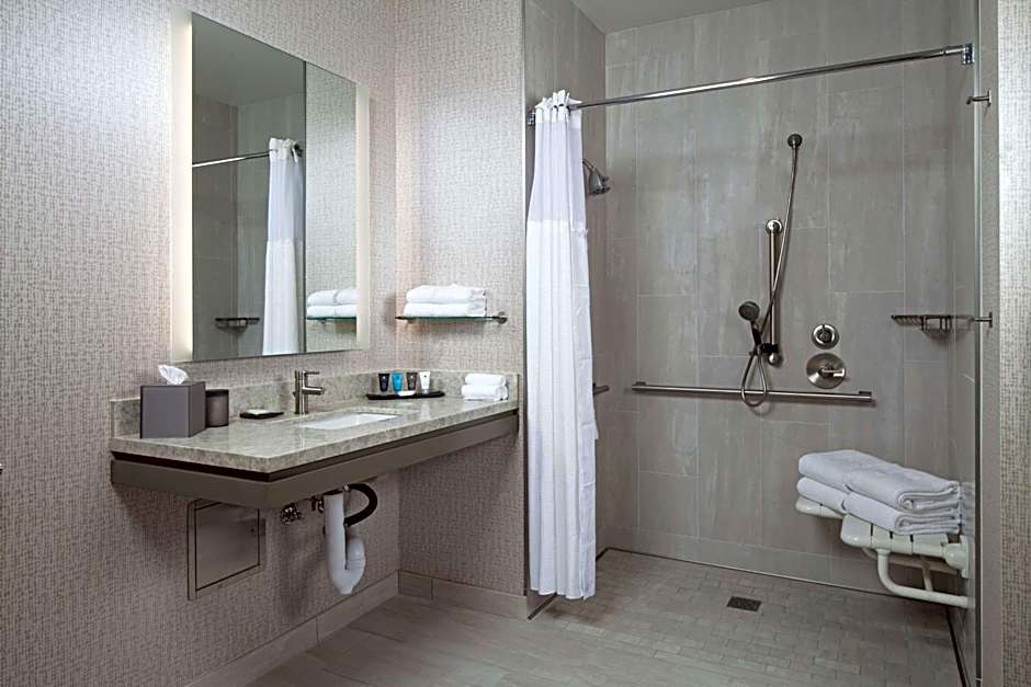 H Hotel Los Angeles, Curio Collection by Hilton