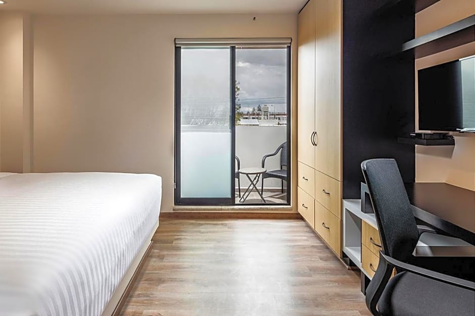 ROOM Hotel & Suites