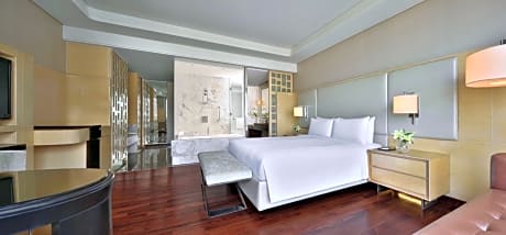 Deluxe King Room with 20% discount on food & soft beverages, spa and laundry