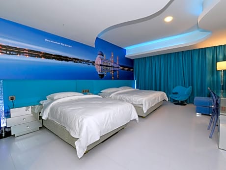 Family Suite (2 Adults + 2 Children)