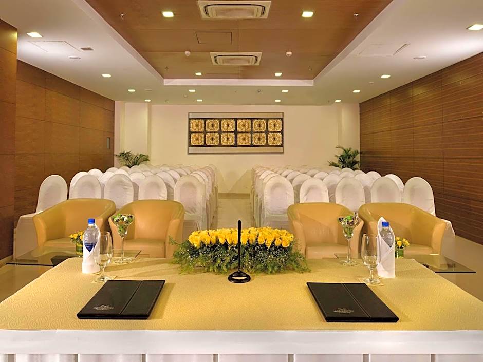 Majestic Court Sarovar Portico