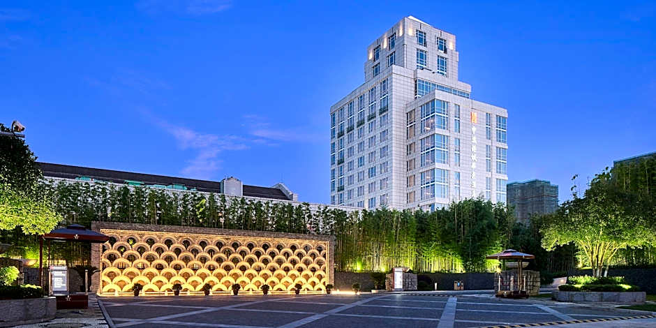 HUALUXE Ningbo Harbor City By IHG