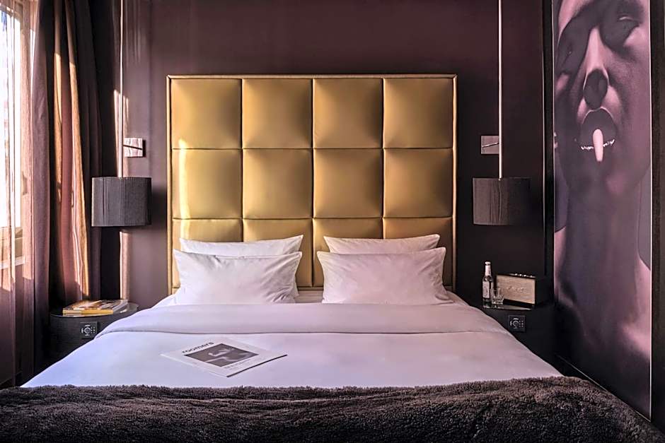 Roomers Frankfurt Central, Autograph Collection