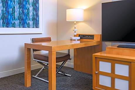 King Suite with Pool View (No Resort Fees)