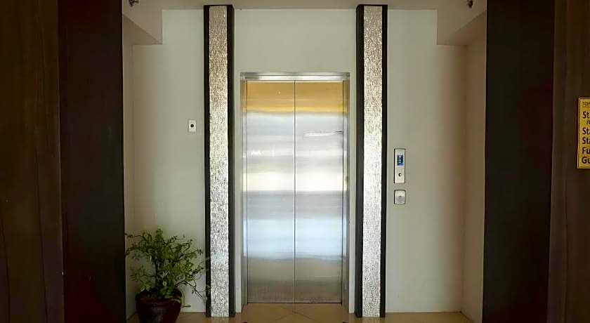 Top Star Hotel