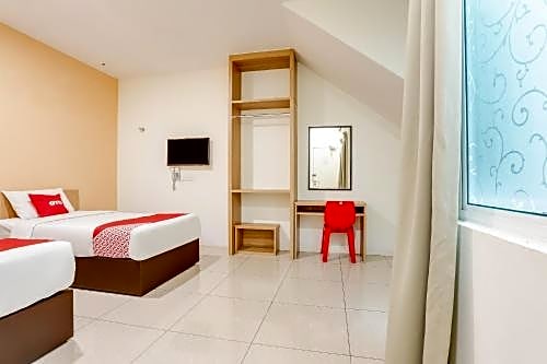 OYO 89677 Sunflower Hotel