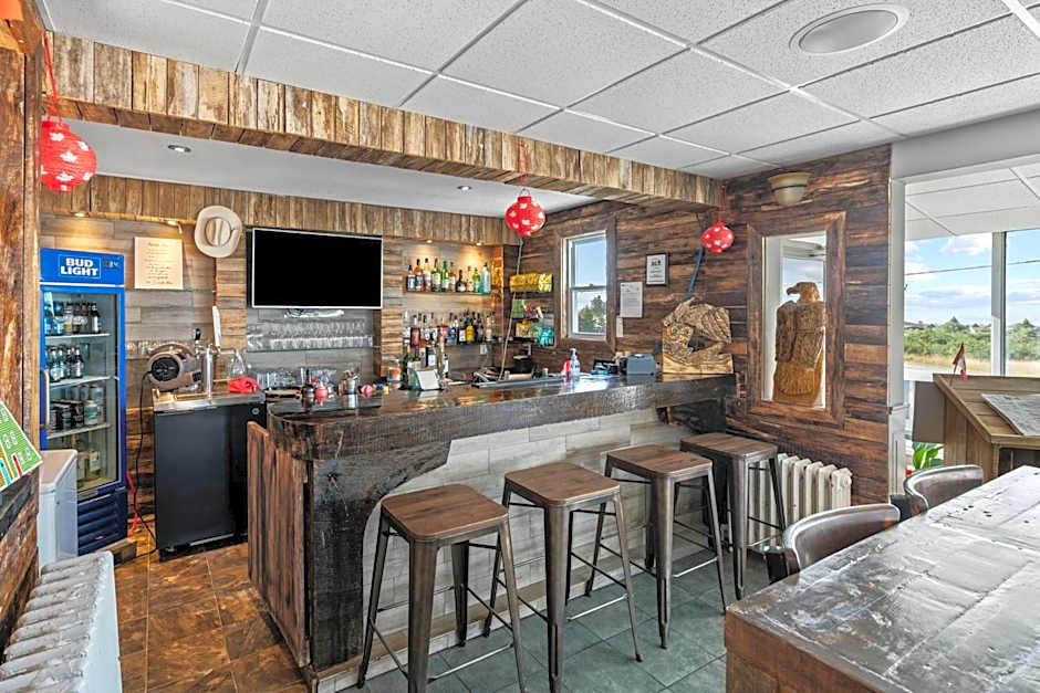 Edge of the Avalon Inn