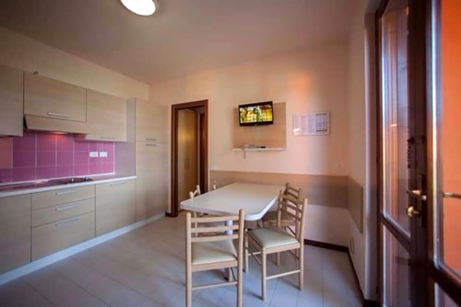 The Garda Village - Near Spiaggia Brema