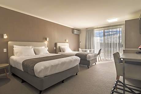 Queen and Single Suite