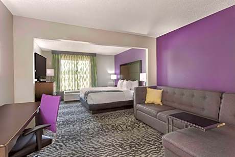 Deluxe King Room - Non-Smoking