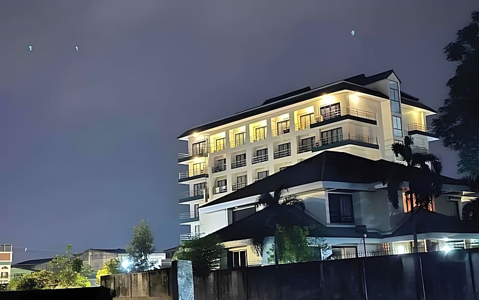Maneerote Hotel Surin