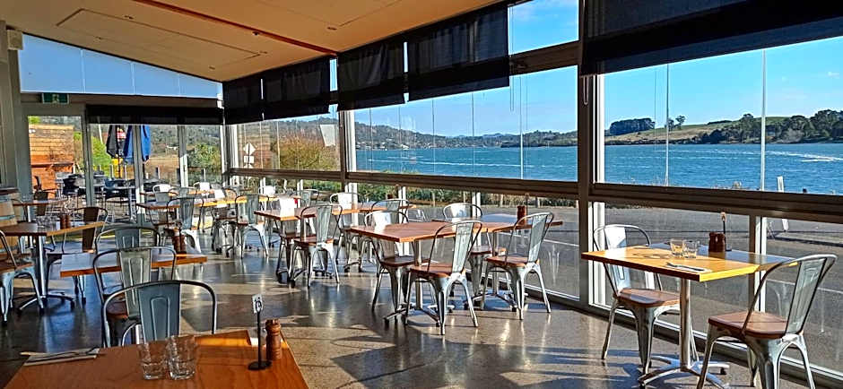 Rosevears Riverview Hotel