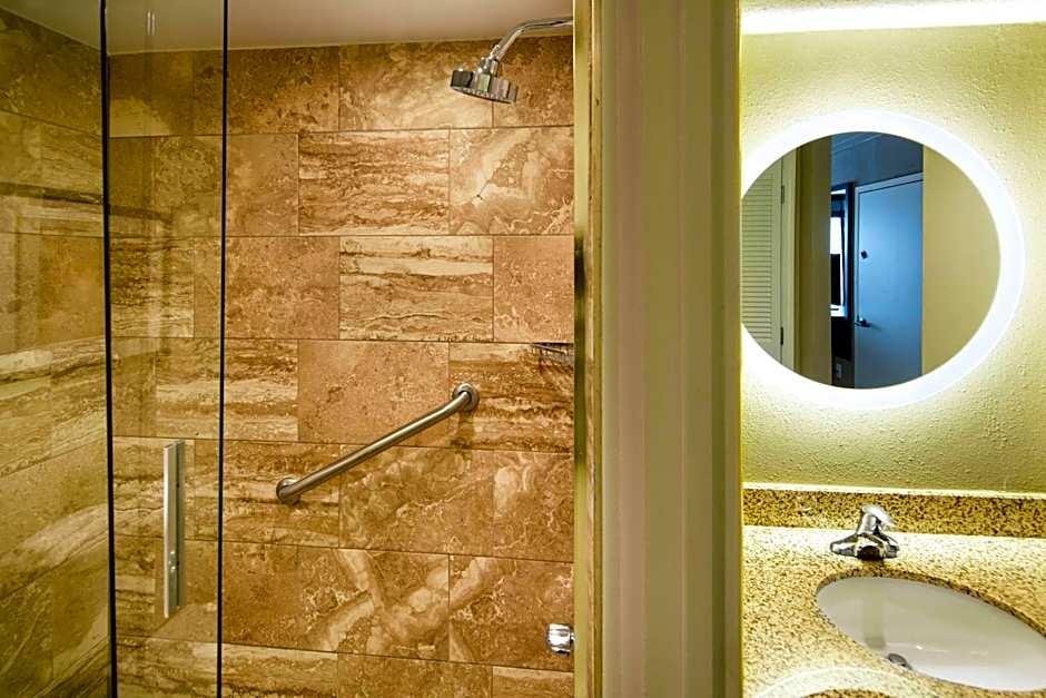 DoubleTree by Hilton Laurel