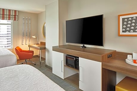 Queen Room with Two Queen Beds - Hearing Access