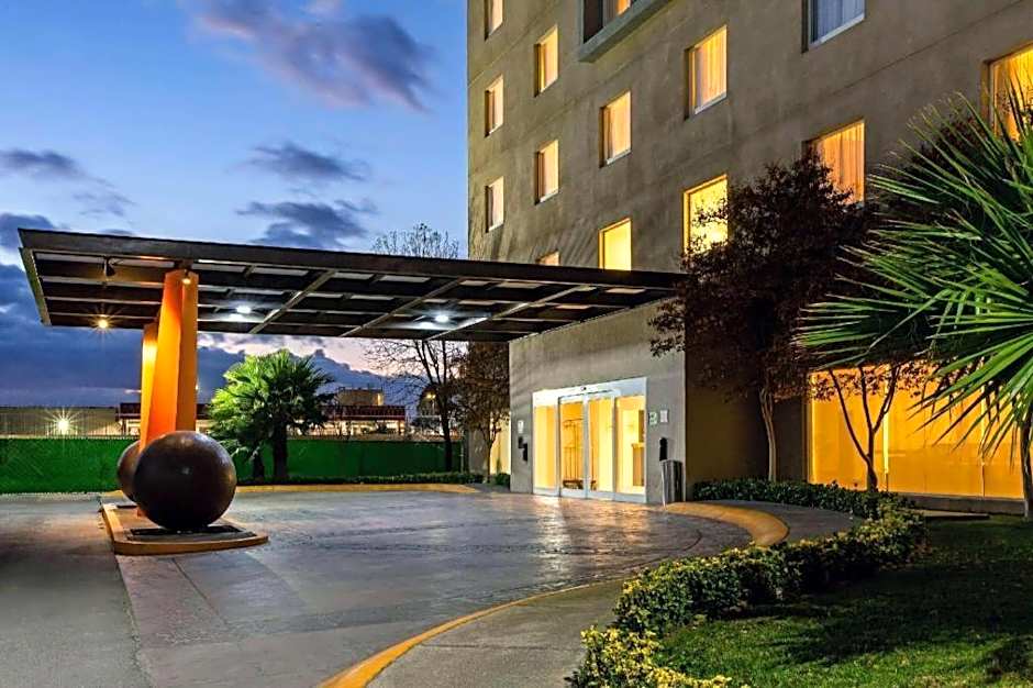 La Quinta Inn & Suites by Wyndham San Luis Potosi