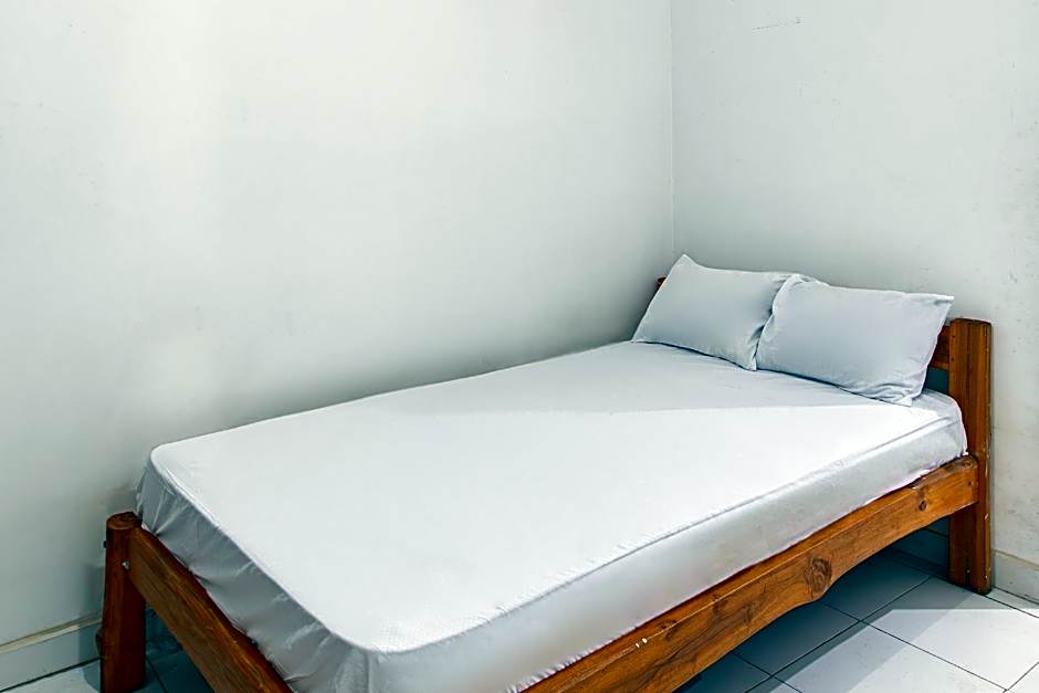 OYO Life 93504 Kost Krisna