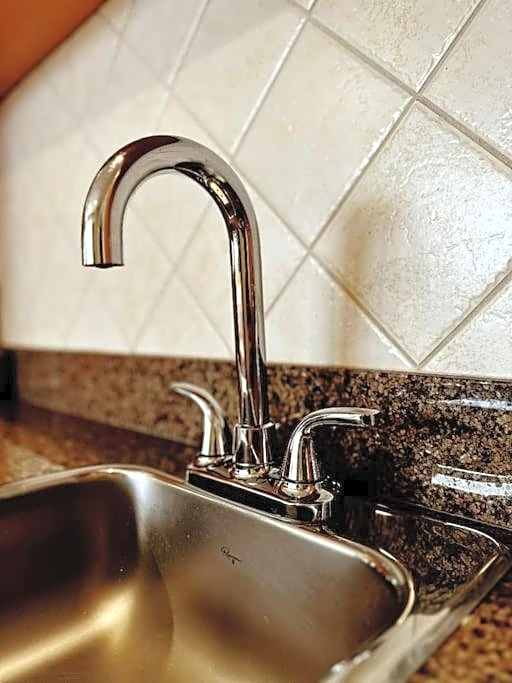 Super Cosy 8Bed & 6Bath in Vancouver heart near to airport and DownTown