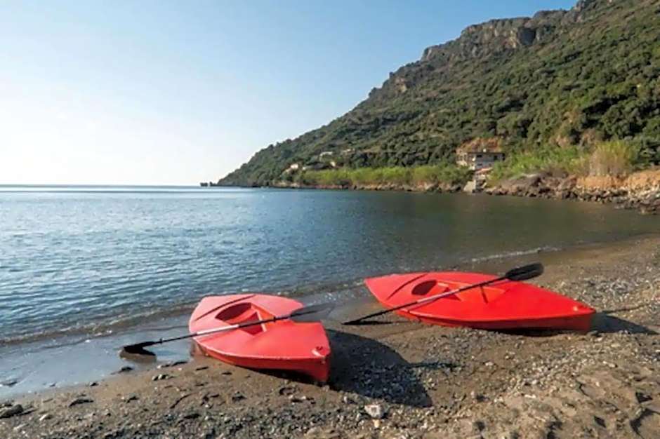 House just on the beach -included 2 canoe and 2 bicycles