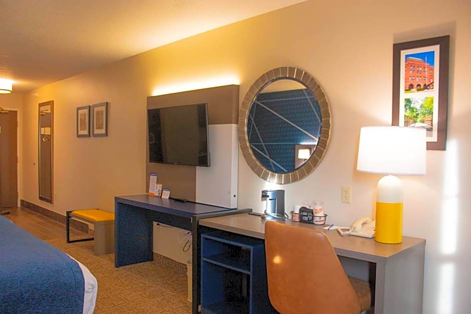 Comfort Inn & Suites Geneva- West Chicago