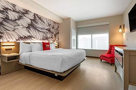 King Suite - Non-Smoking