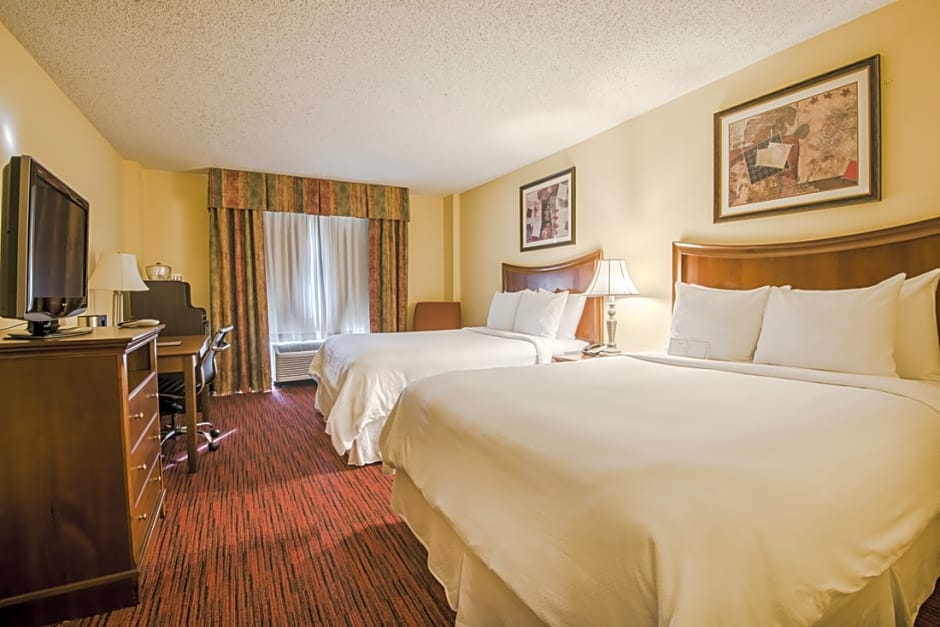 MCM Elegante Hotel & Suites