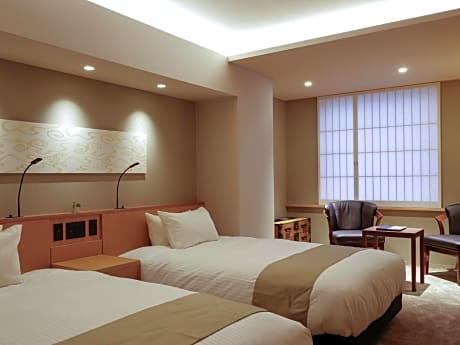 Twin Room with City View