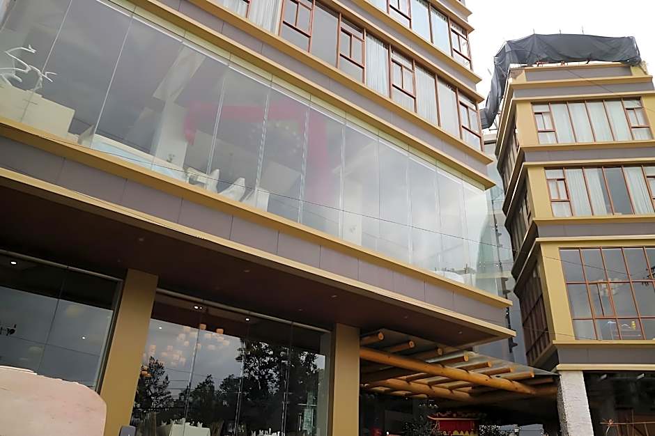 Paragon Hotel And Suites