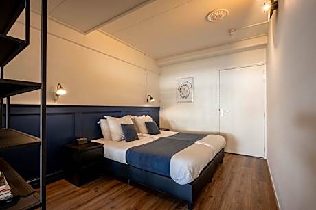 King Studio with Sofa Bed