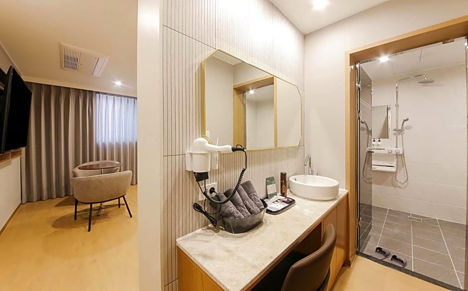 H Avenue Hotel in Gyeongju