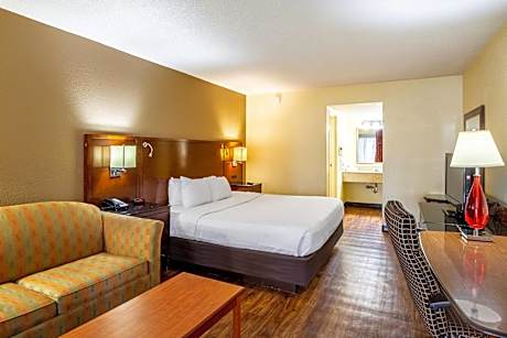 1 King Bed, Nonsmoking