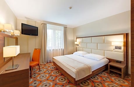 Apartment (2 Adults)