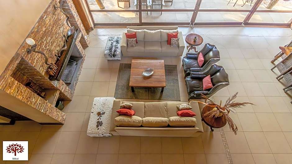 Zebula Golf and Wildlife Estate - Porcupine Strolling Pax 8 - Moi Signature Luxury villa