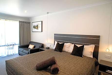 King Room with Spa Bath