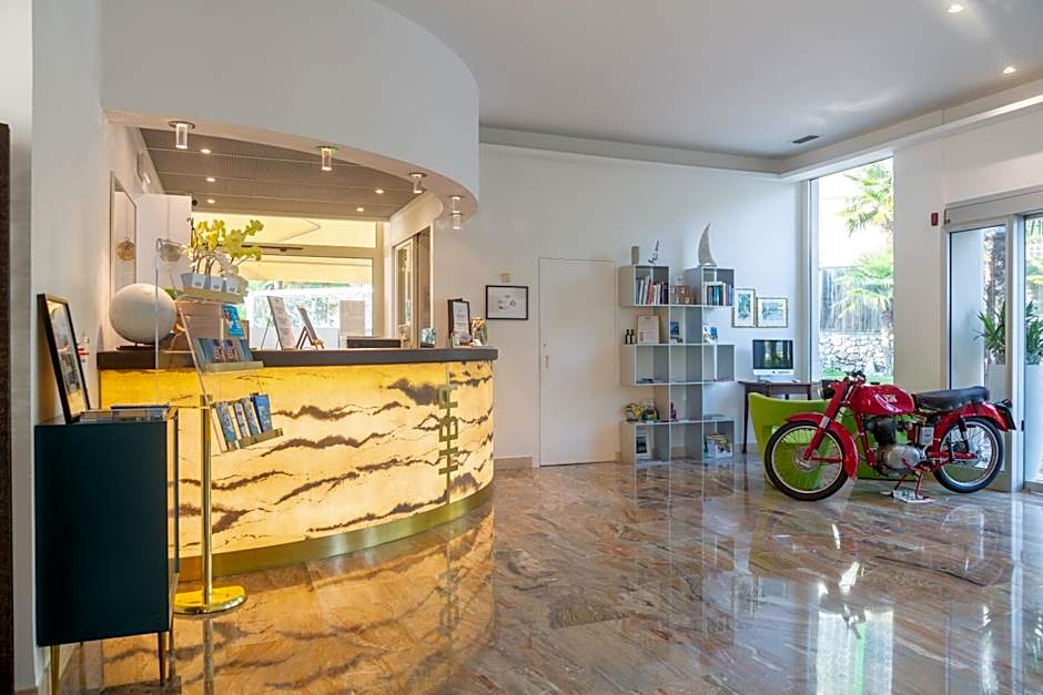 Hotel Baia Azzurra - Lake Front