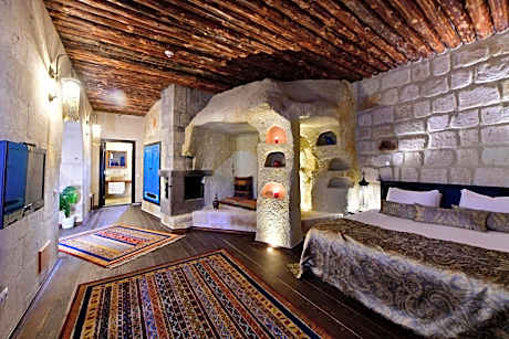 Deluxe Cave Suite