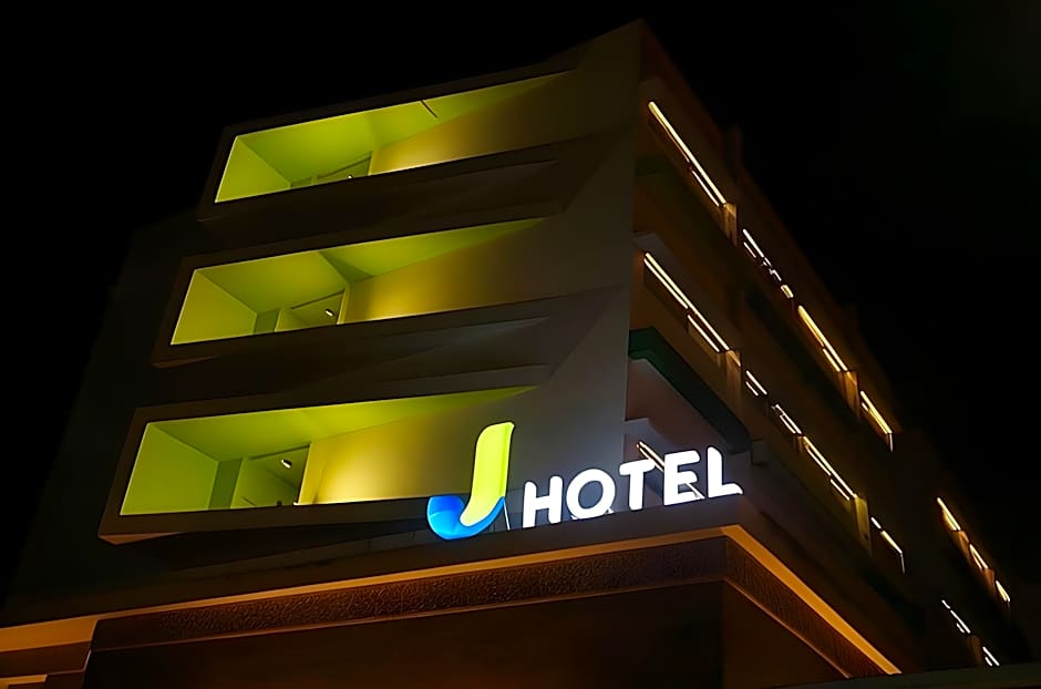 J Hotel Kuta