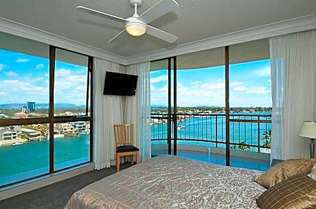 Deluxe Two-Bedroom Apartment
