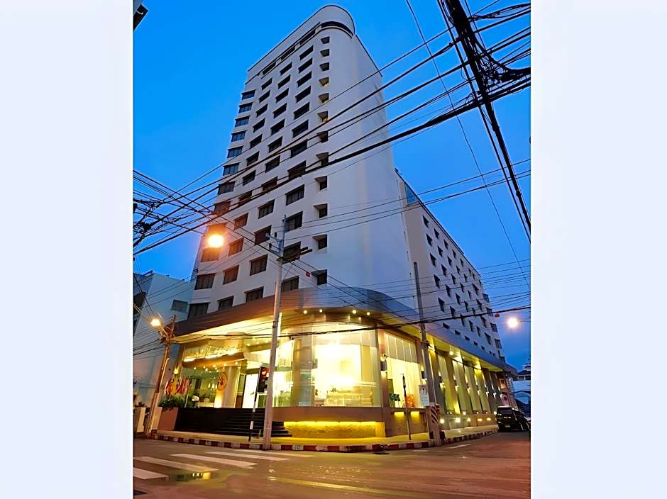 Mayflower Grande Hotel