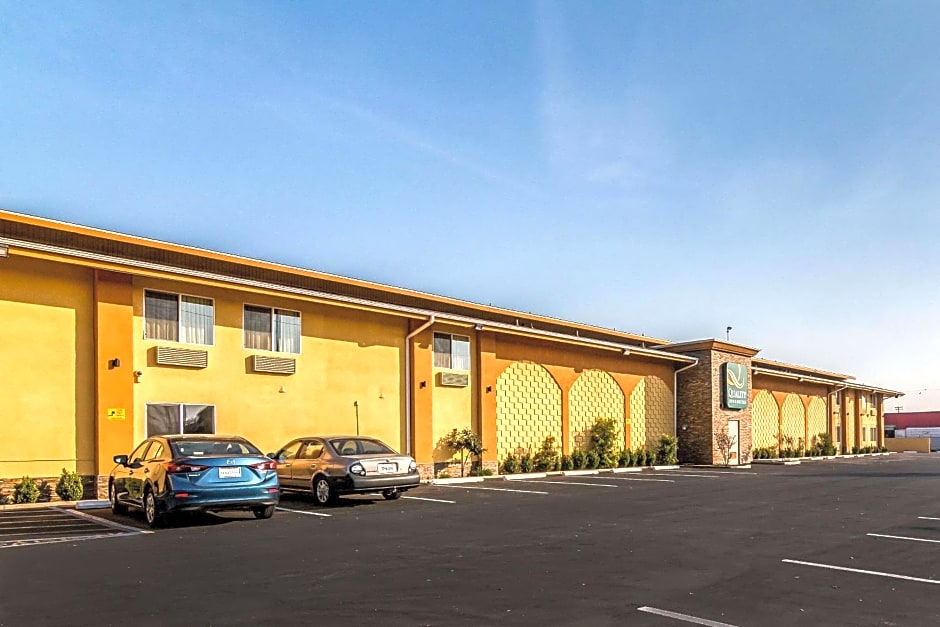 Quality Inn & Suites near Downtown Bakersfield