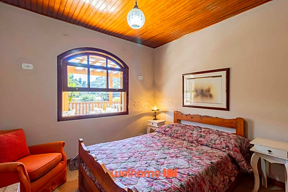 Casa em Campos do Jordão com Varanda e Lareira