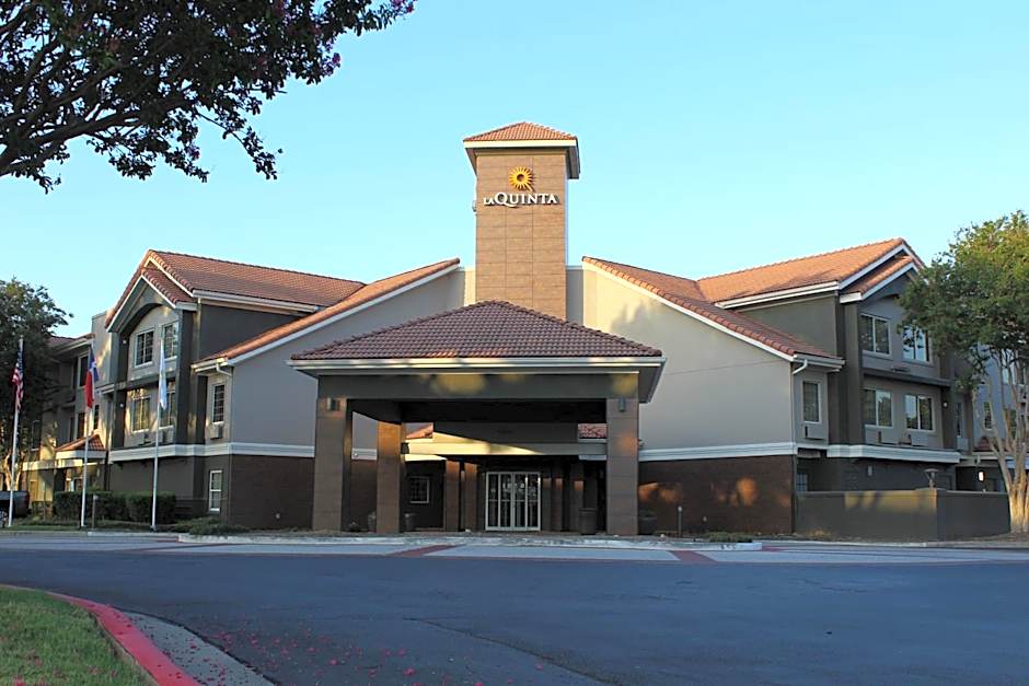 La Quinta Inn & Suites by Wyndham Dallas Addison Galleria