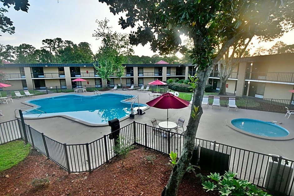 Ramada by Wyndham Jacksonville Hotel & Conference Center