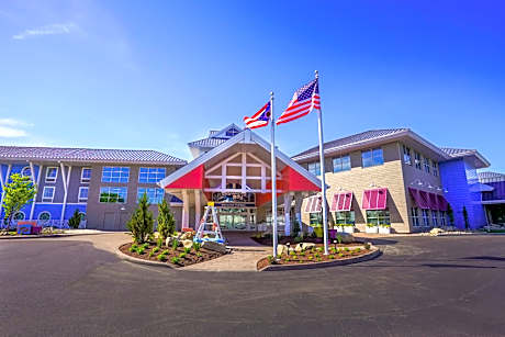 Cedar Point Castaway Bay Indoor Water Park